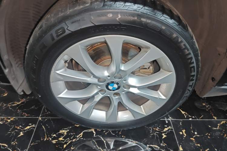 Used BMW X5 2018 xDrive28i Left Front Wheel Hub