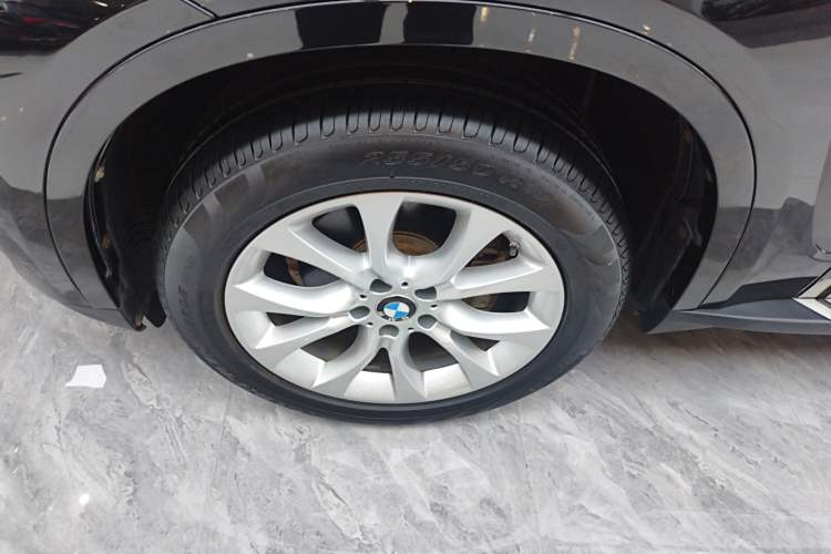 Used BMW X5 2018 xDrive28i Left Front Wheel Hub