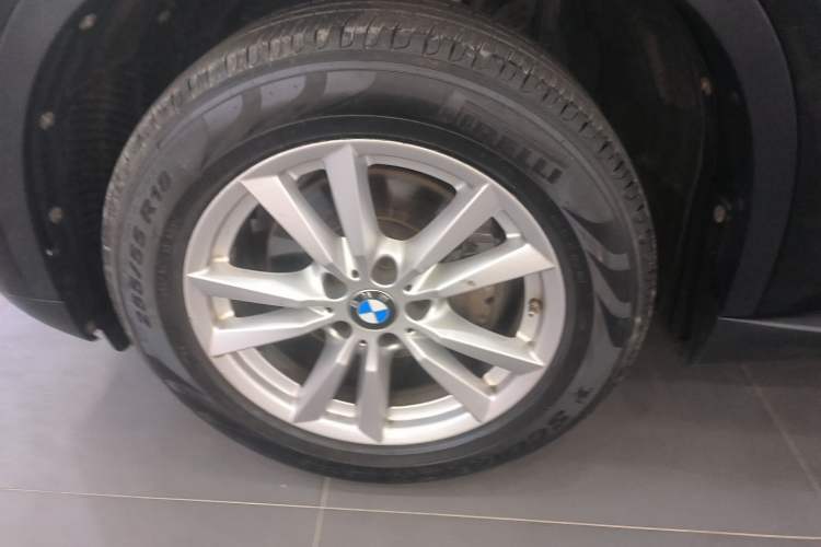 Used BMW X5 2018 xDrive35i Base Model Middle East Left Front Wheel Hub