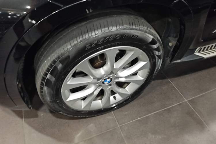 Used BMW X5 2018 xDrive28i Left Front Wheel Hub