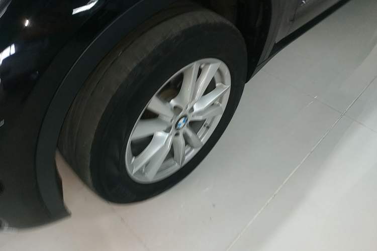 Used BMW X5 2018 xDrive35i Base Model Middle East Left Front Wheel Hub