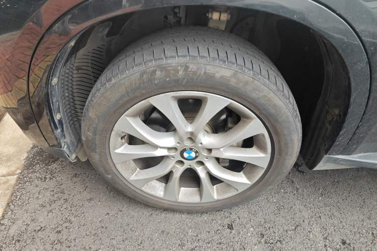 Used BMW X5 2018 xDrive28i Left Front Wheel Hub