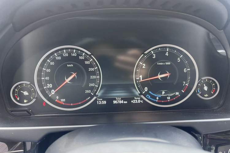 Used BMW X5 2018 xDrive28i Odometer Close Up