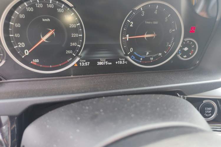Used BMW X5  Odometer Close Up