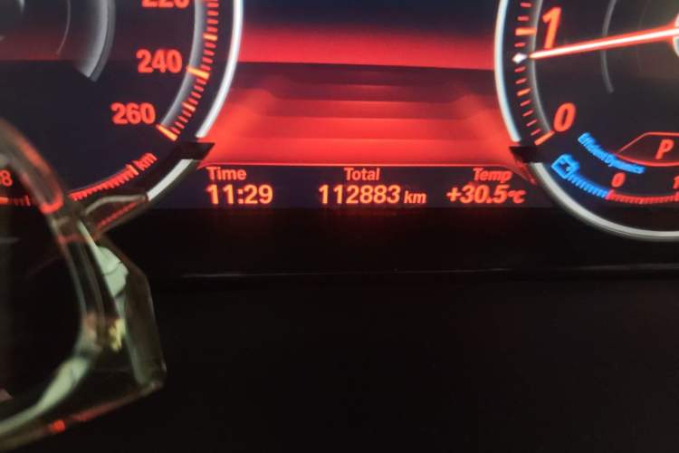 Used BMW X5 2018 xDrive28i Odometer Close Up