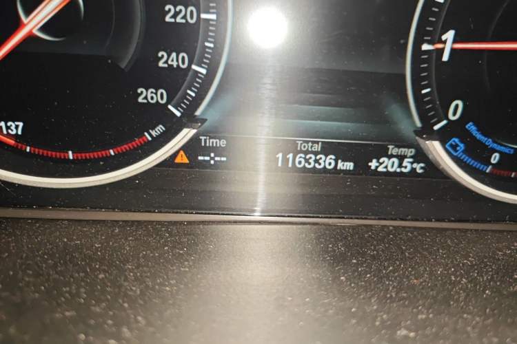 Used BMW X5 2018 xDrive28i Odometer Close Up