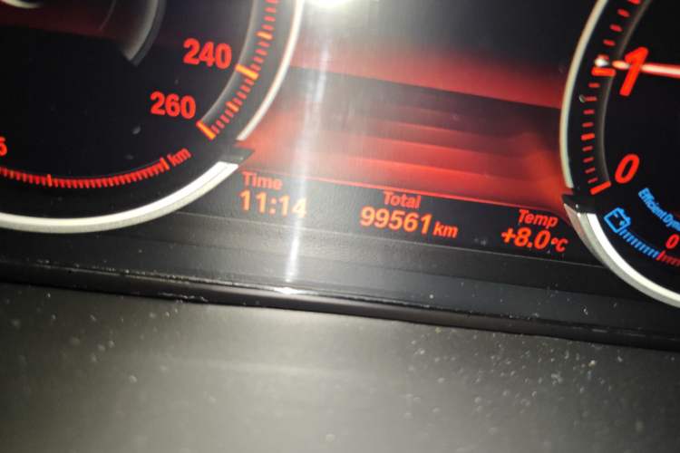 Used BMW X5 2018 xDrive28i Odometer Close Up