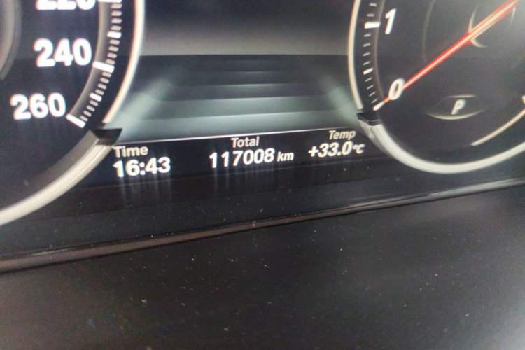 Used BMW X5 2018 xDrive28i Odometer Close Up