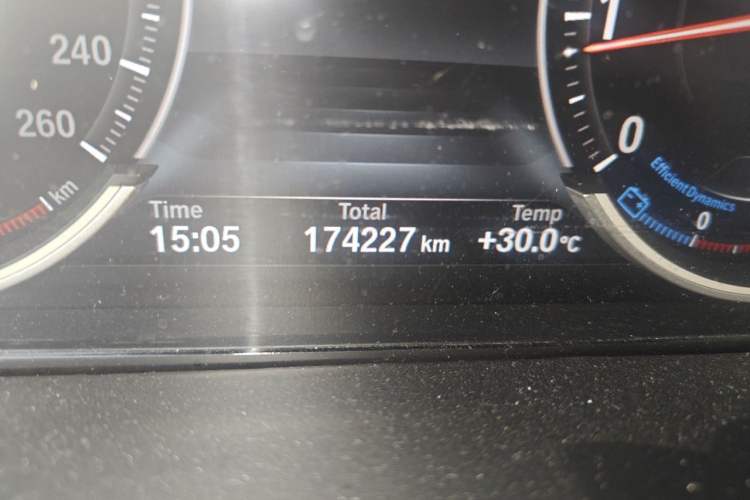 Used BMW X5 2018 xDrive28i Odometer Close Up