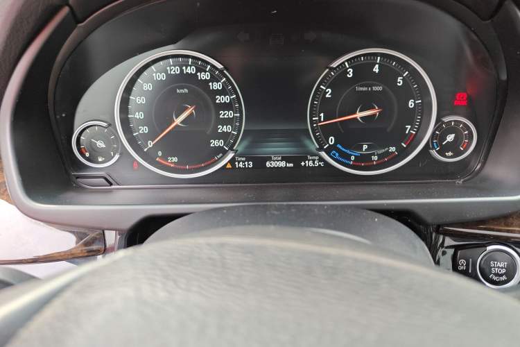 Used BMW X5 2018 xDrive28i Odometer Close Up