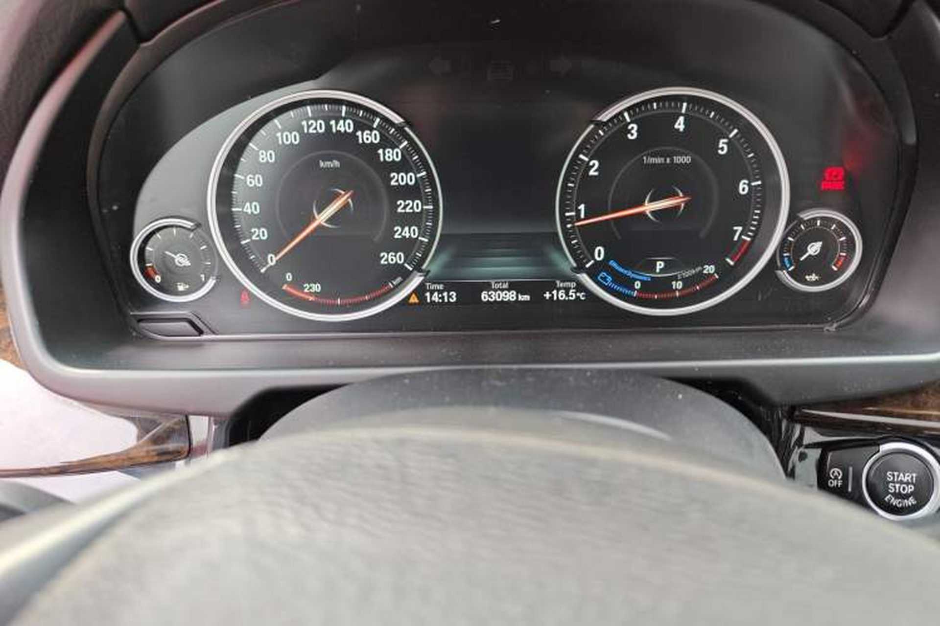 Used BMW X5 2018 xDrive28i Odometer Close Up