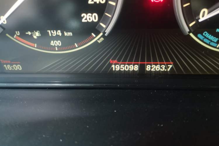 Used BMW X5 2018 xDrive28i Odometer Close Up
