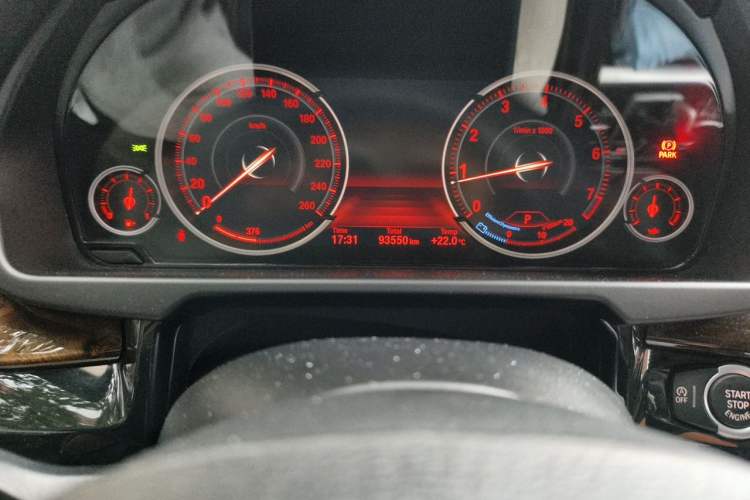 Used BMW X5 2018 xDrive28i Odometer Close Up