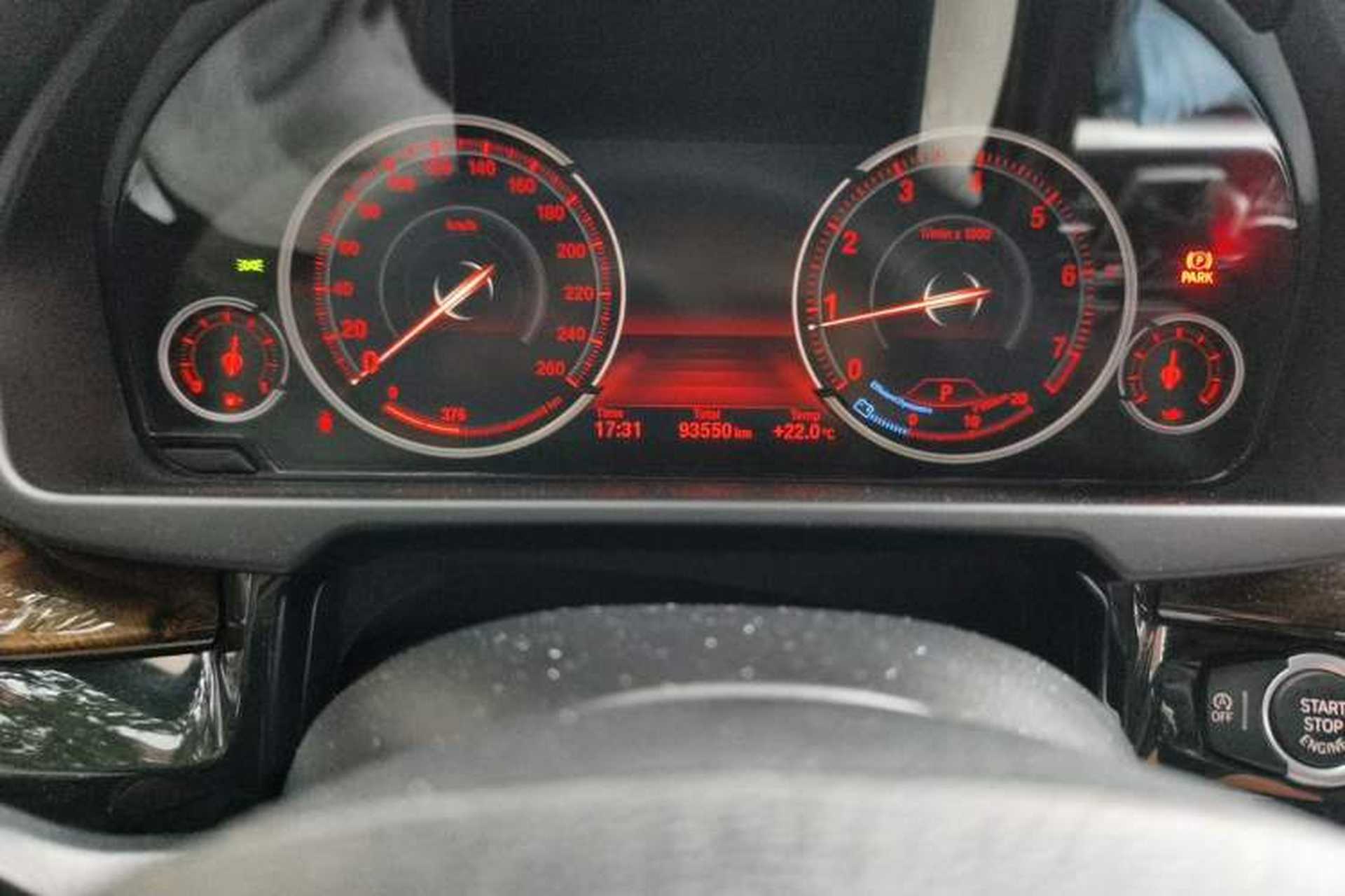 Used BMW X5 2018 xDrive28i Odometer Close Up
