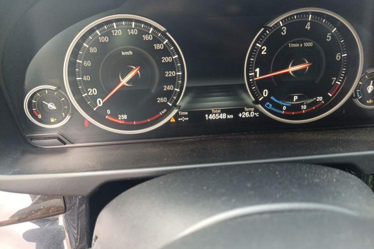 Used BMW X5 2018 xDrive28i Odometer Close Up