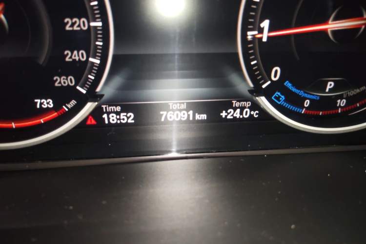 Used BMW X5 2018 xDrive28i Odometer Close Up