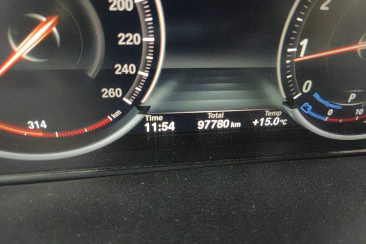 Used BMW X5 2018 xDrive28i Odometer Close Up