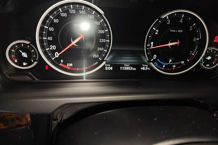 Used BMW X5 2018 xDrive28i Odometer Close Up
