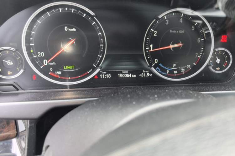 Used BMW X5 2018 xDrive28i Odometer Close Up