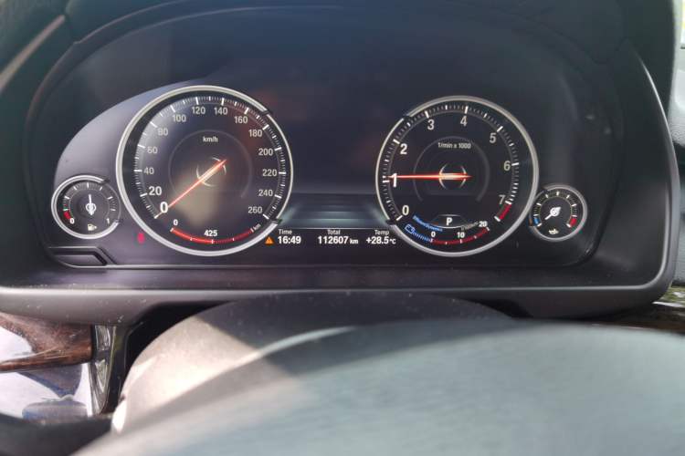 Used BMW X5 2018 xDrive28i Odometer Close Up