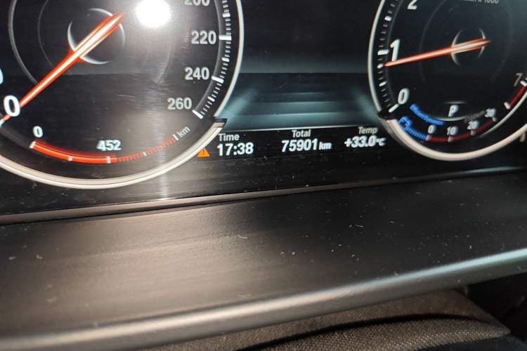 Used BMW X5 2018 xDrive28i Odometer Close Up