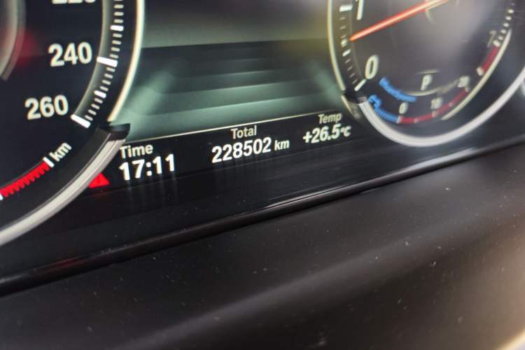 Used BMW X5 2018 xDrive35i M Sport Luxury Edition Odometer Close Up