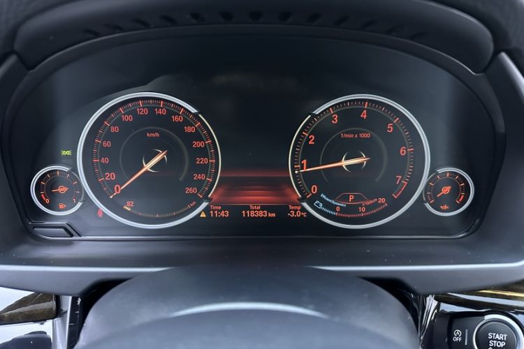 Used BMW X5 2018 xDrive28i Odometer Close Up