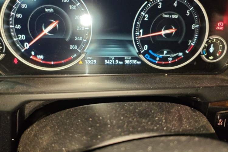 Used BMW X5 2018 xDrive28i Odometer Close Up