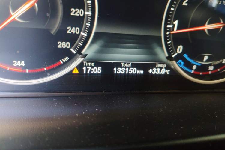 Used BMW X5 2018 xDrive28i Odometer Close Up