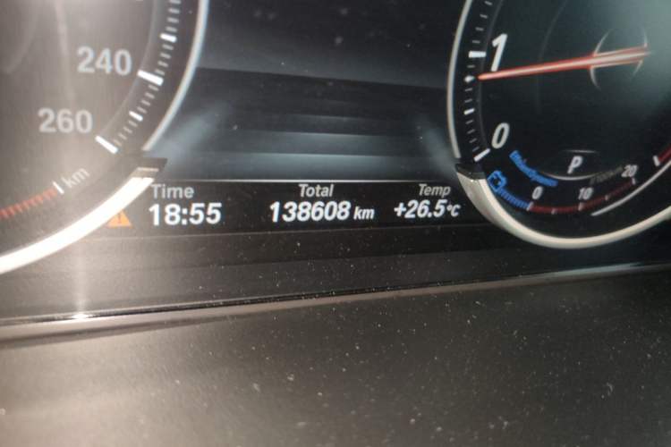Used BMW X5 2018 xDrive28i Odometer Close Up
