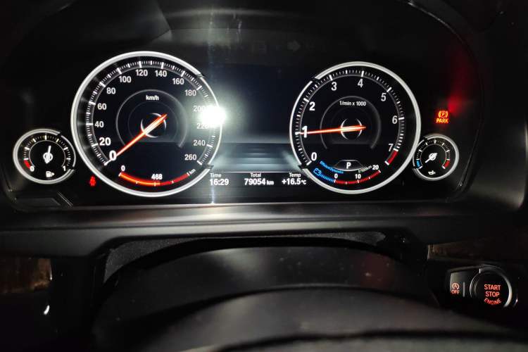 Used BMW X5 2018 xDrive28i Odometer Close Up