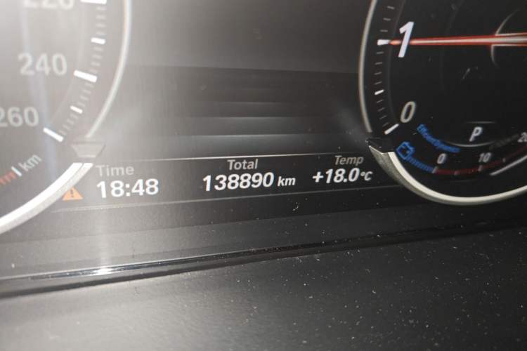 Used BMW X5 2018 xDrive28i Odometer Close Up