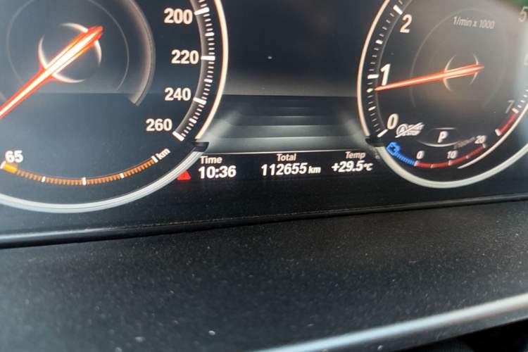 Used BMW X5 2018 xDrive28i Odometer Close Up