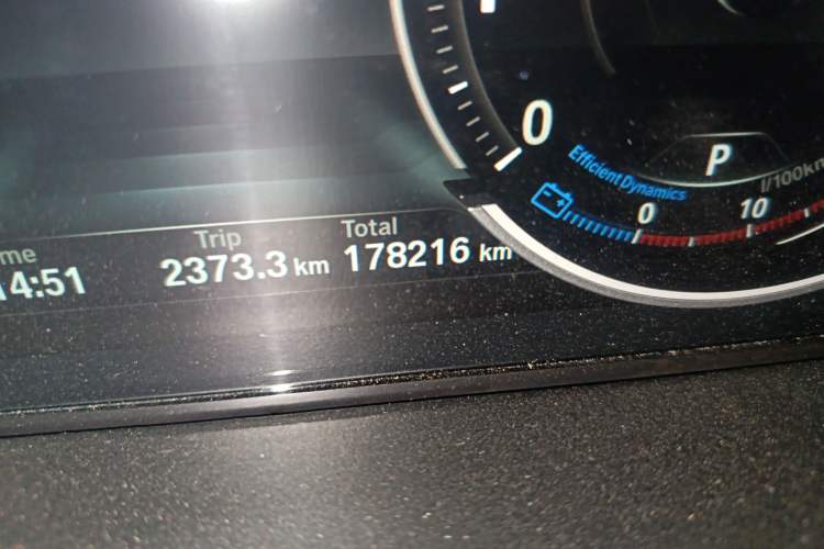 Used BMW X5 2018 xDrive28i Odometer Close Up