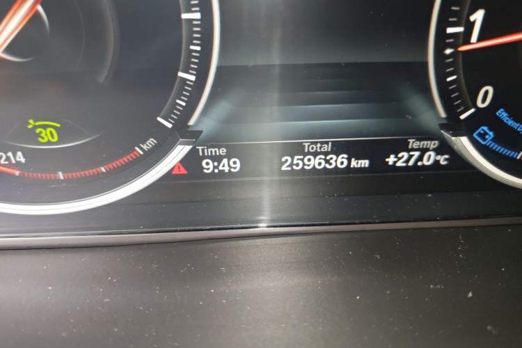 Used BMW X5 2018 xDrive28i Odometer Close Up