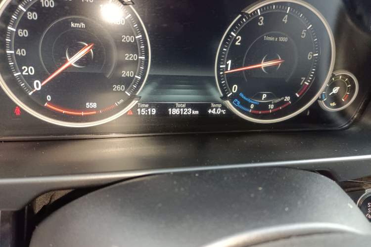 Used BMW X5 2018 xDrive28i Odometer Close Up