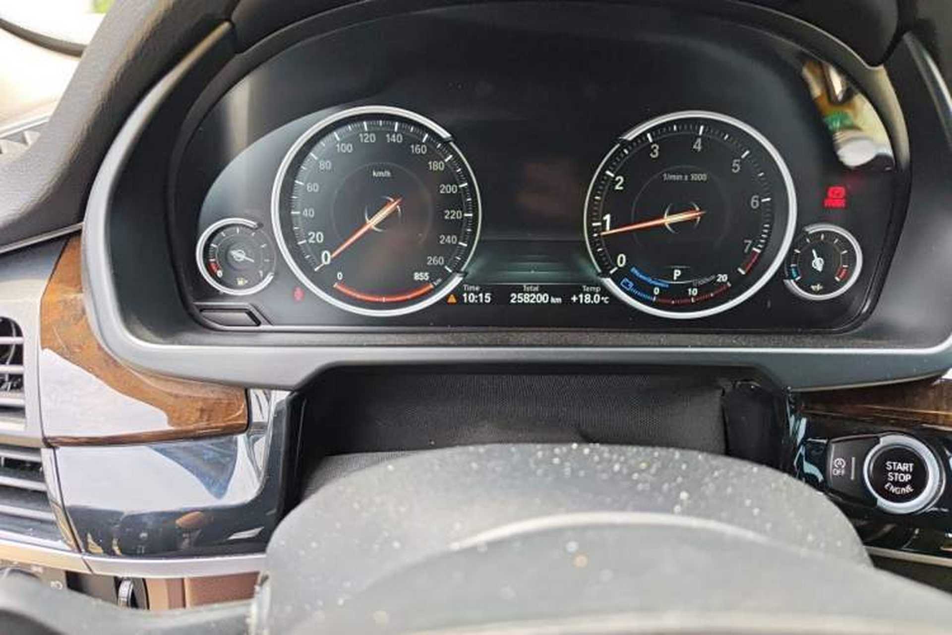 Used BMW X5 2018 xDrive28i Odometer Close Up