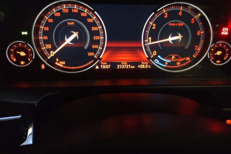 Used BMW X5 2018 xDrive28i Odometer Close Up