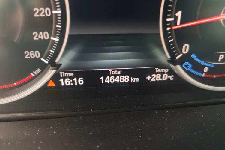 Used BMW X5 2018 xDrive28i Odometer Close Up