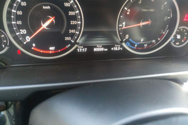 Used BMW X5 2018 xDrive28i Odometer Close Up