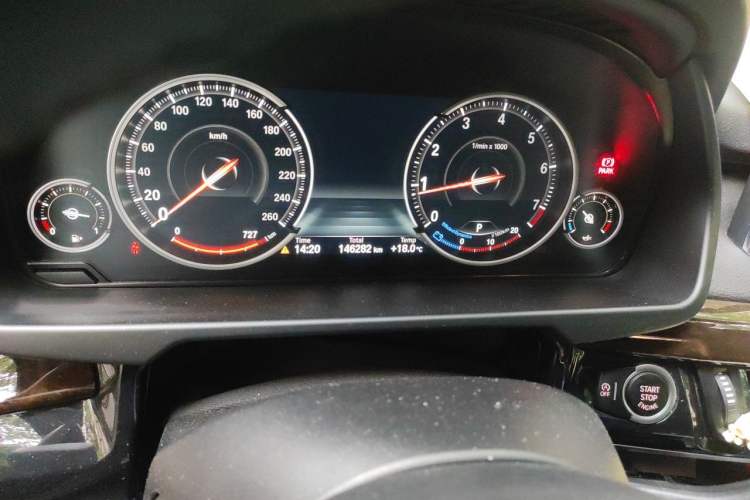 Used BMW X5 2018 xDrive28i Odometer Close Up