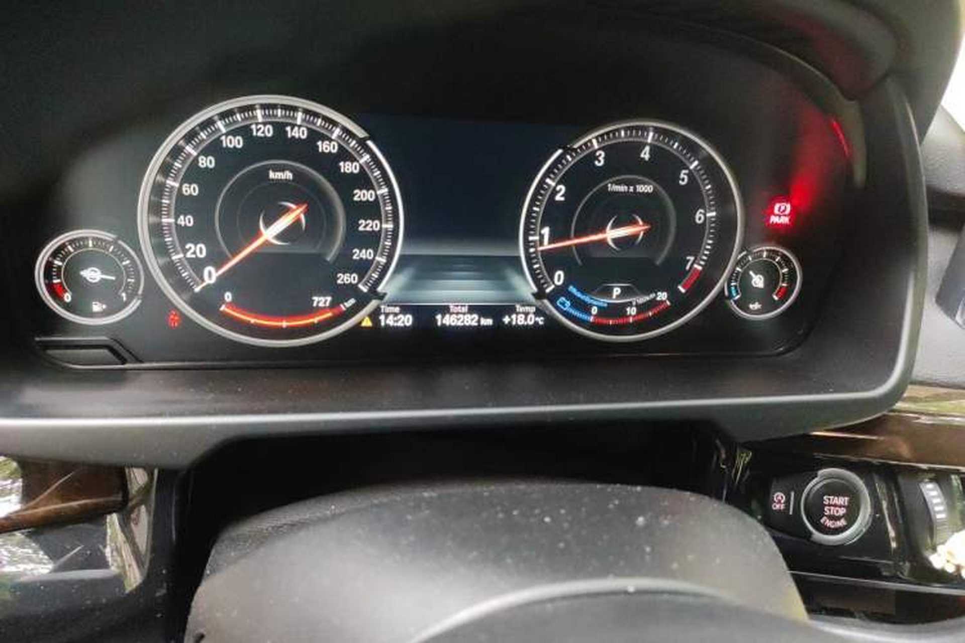 Used BMW X5 2018 xDrive28i Odometer Close Up