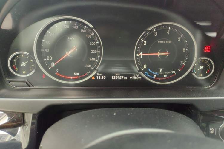 Used BMW X5 2018 xDrive28i Odometer Close Up