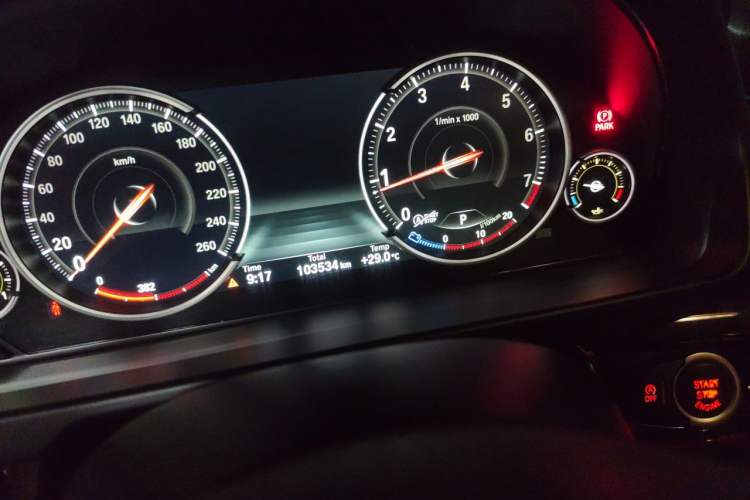 Used BMW X5 2018 xDrive28i Odometer Close Up