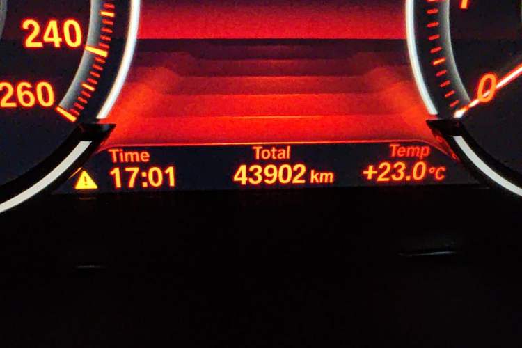 Used BMW X5 2018 xDrive28i Odometer Close Up