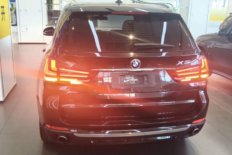 Used BMW X5 2018 xDrive28i Rear