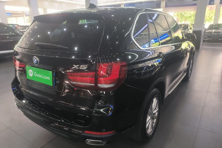 Used BMW X5 2018 xDrive35i Base Model Middle East Rear Right 45 Deg