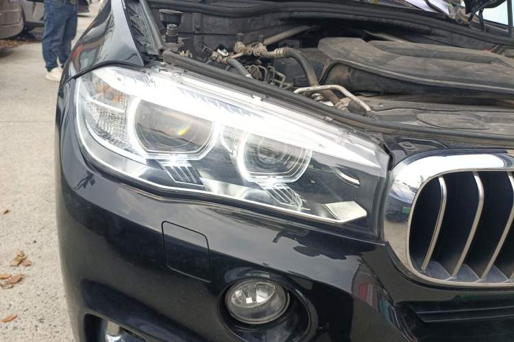 Used BMW X5 2018 xDrive28i Right Front Headlight