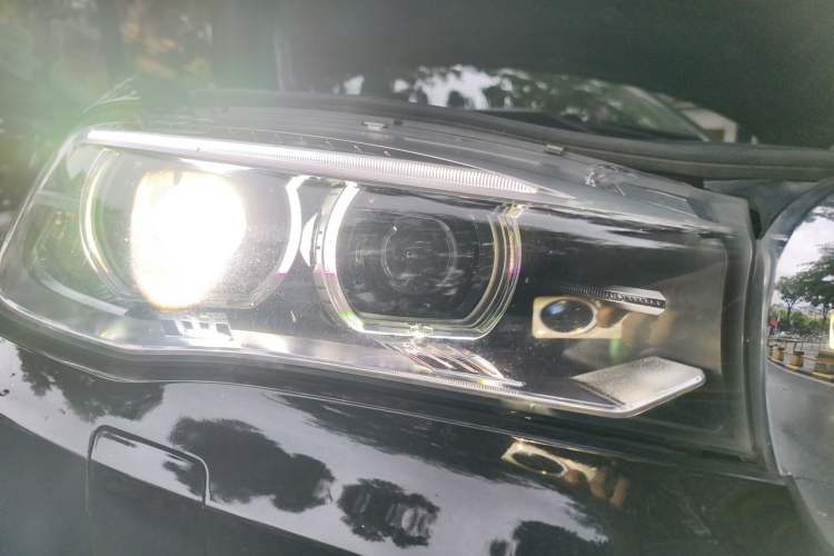 Used BMW X5 2018 xDrive28i Right Front Headlight