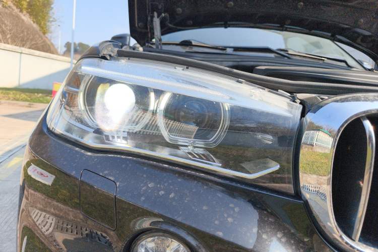 Used BMW X5 2018 xDrive28i Right Front Headlight